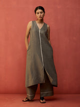 Rohe Sleeveless Linen Kurta Set - Grey