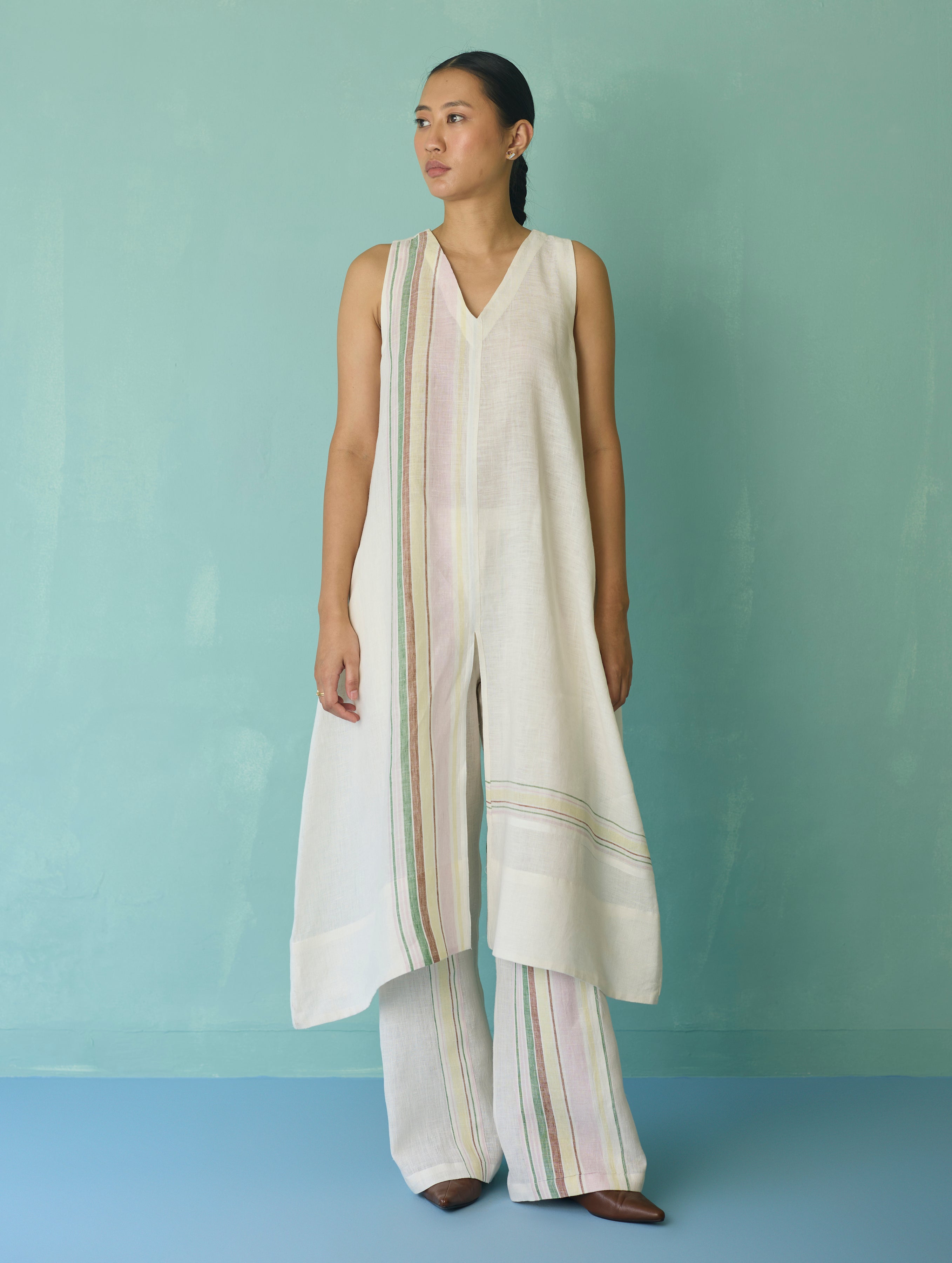 Vanya Border Linen Sleeveless Kurta - Ivory