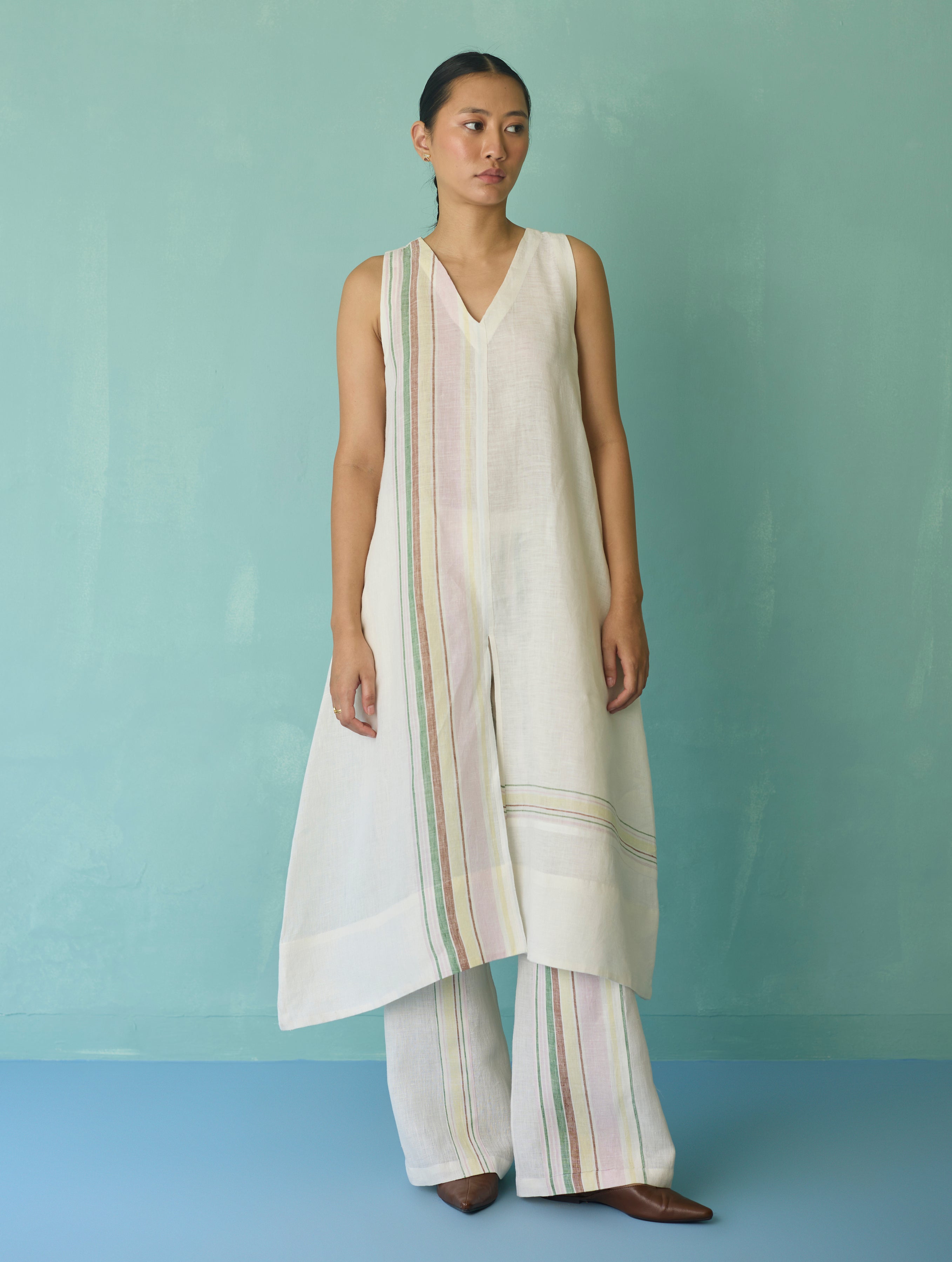 Vanya Border Linen Sleeveless Kurta - Ivory