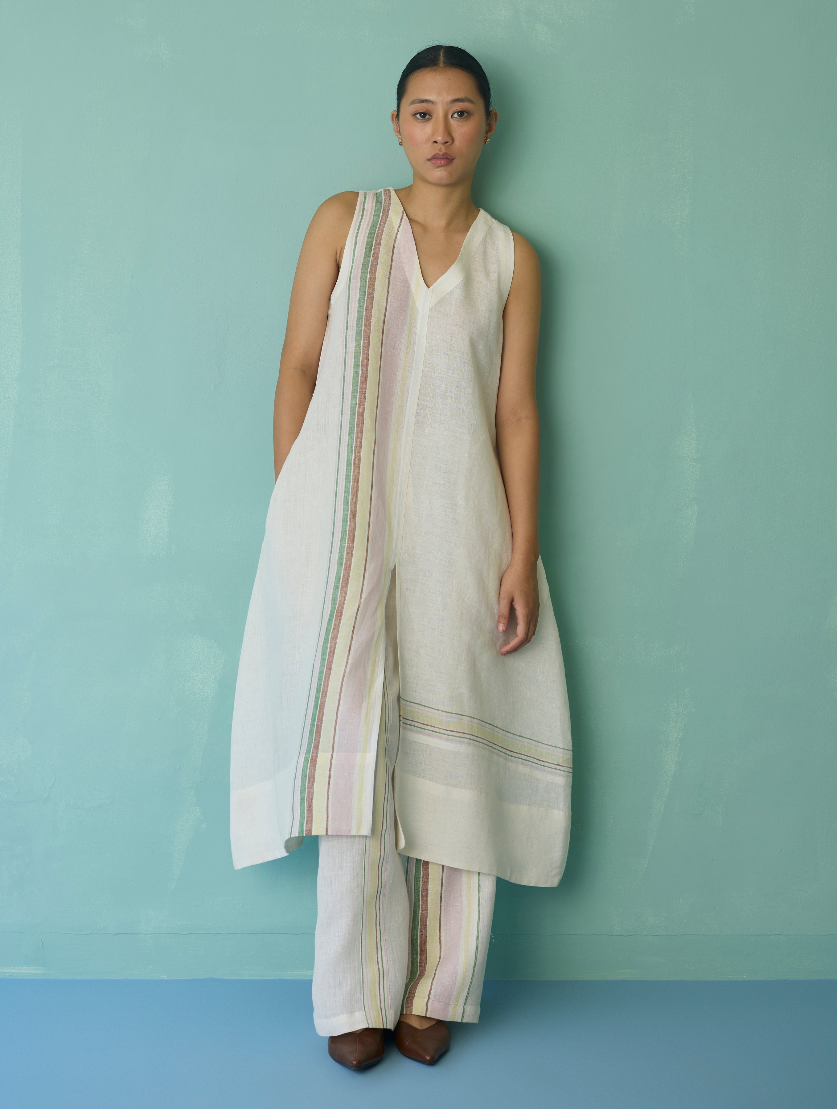 Vanya Border Linen Sleeveless Kurta Set - Ivory