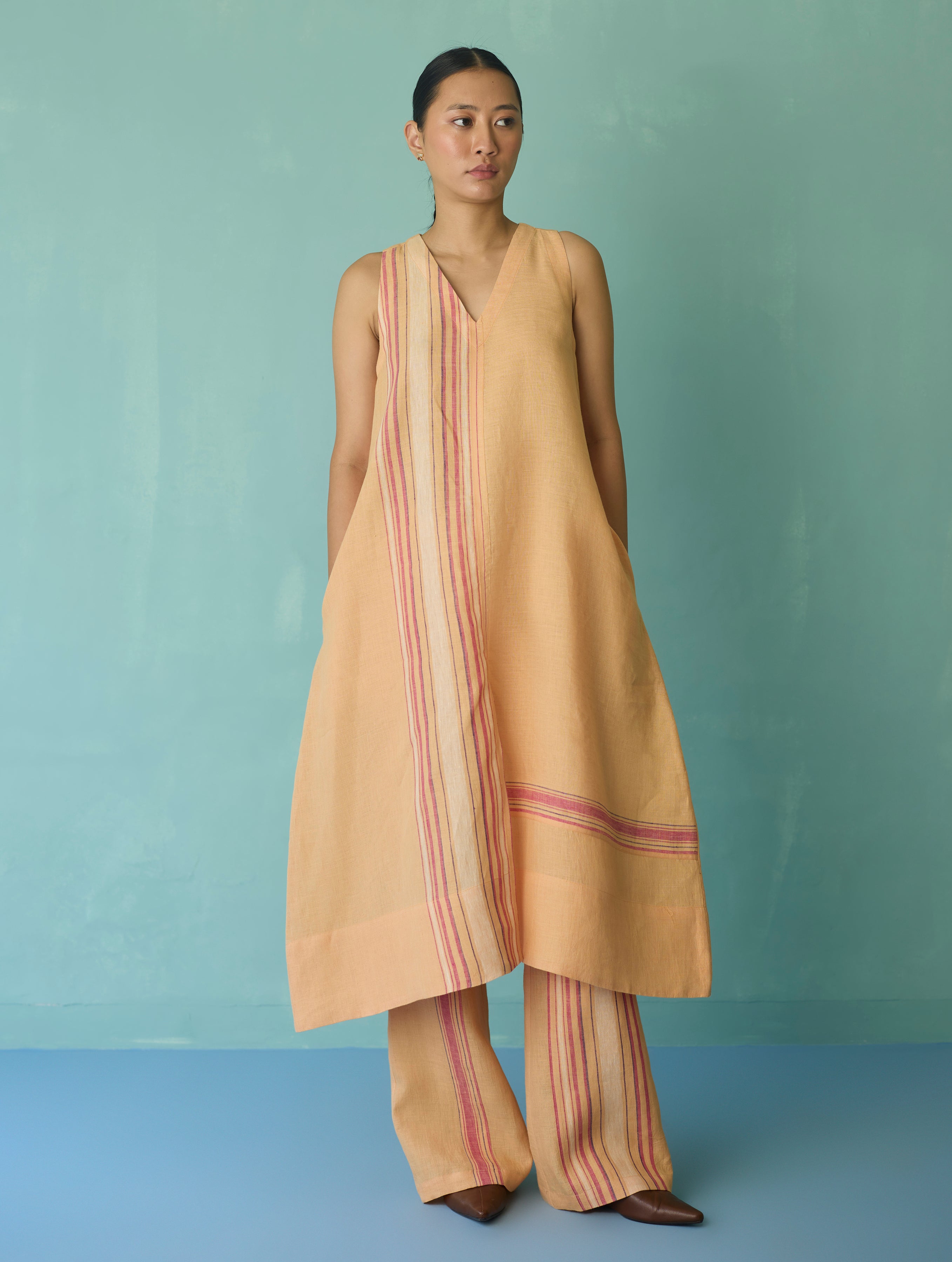 Vanya Border Linen Sleeveless Kurta Set - Apricot