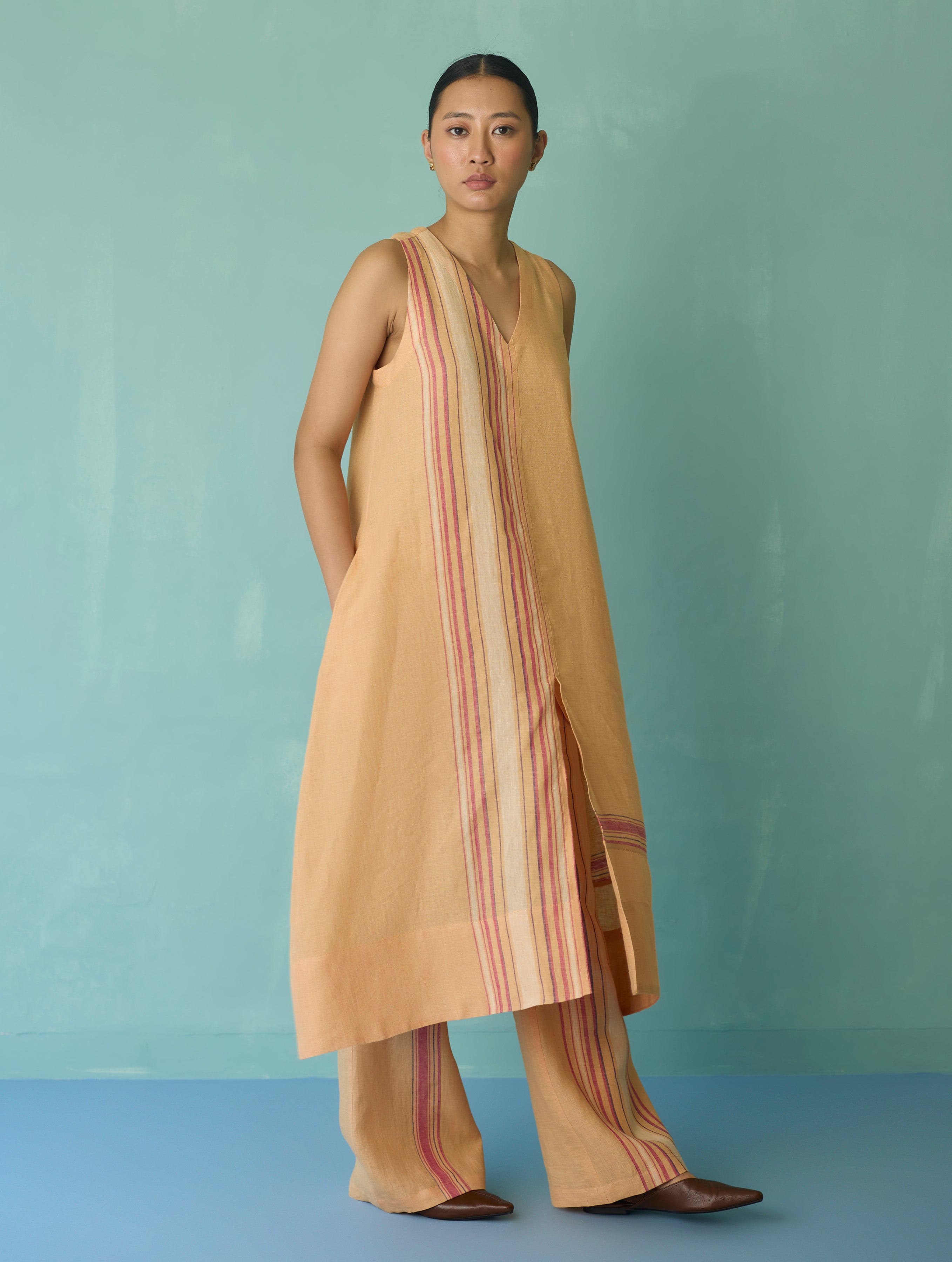 Vanya Border Linen Sleeveless Kurta - Apricot