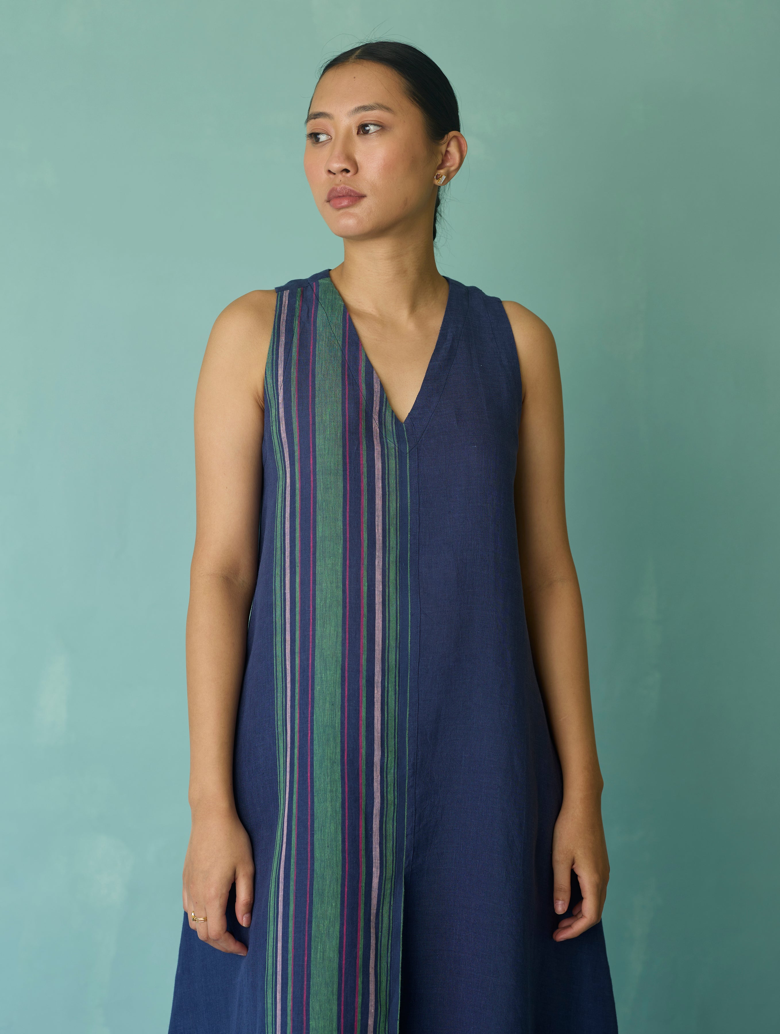 Vanya Border Linen Sleeveless Kurta - Indigo