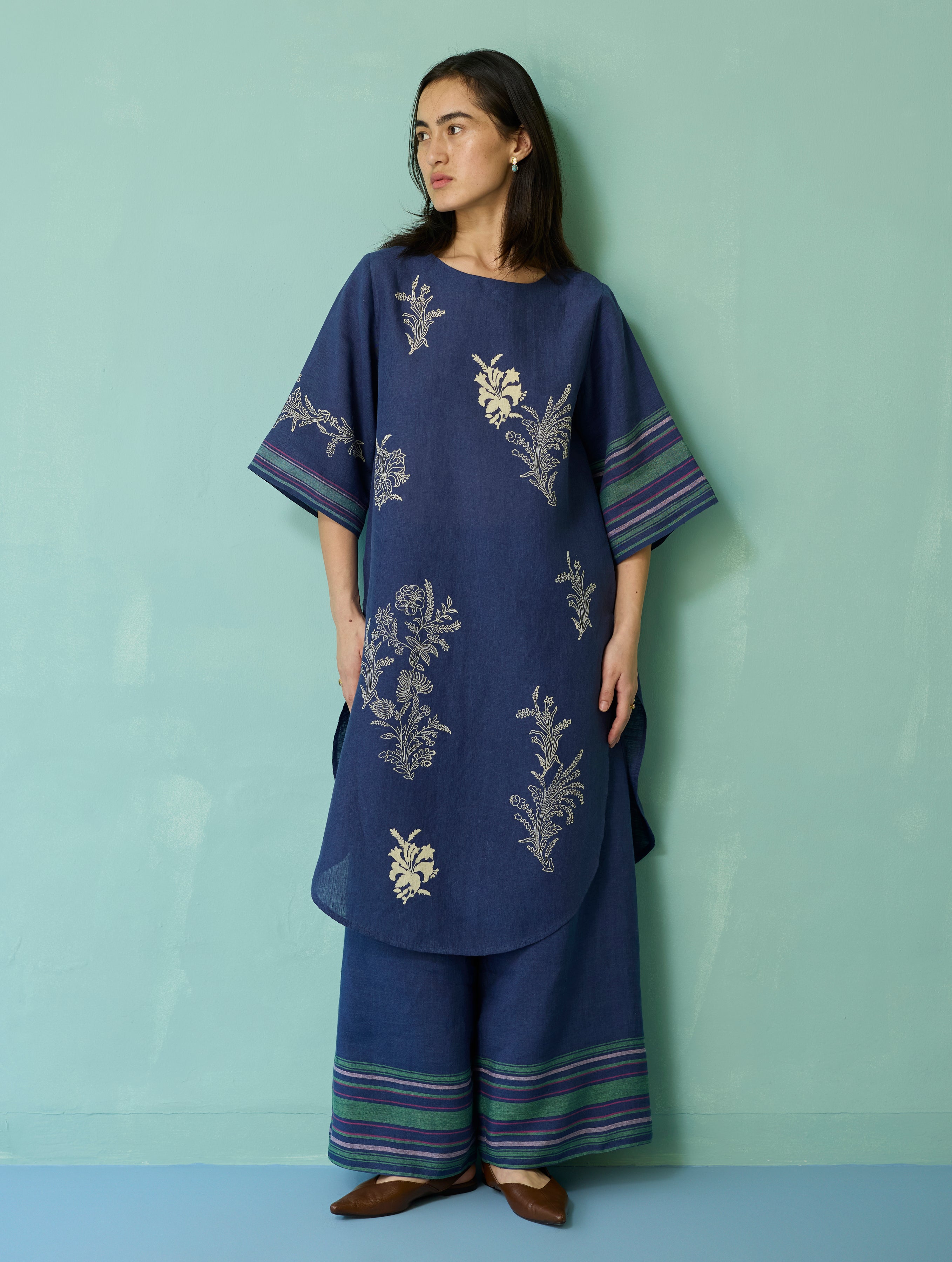 Nami Floral Block-Printed Curved Hem Kurta - Indigo