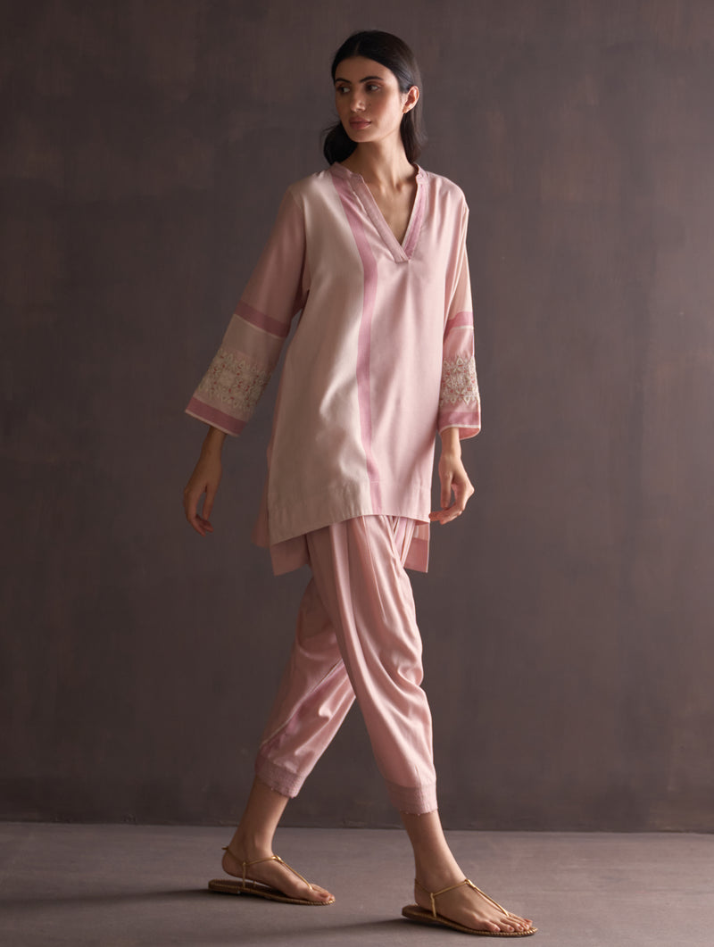 Zumi Hand-Embroidered Kurta - Blush