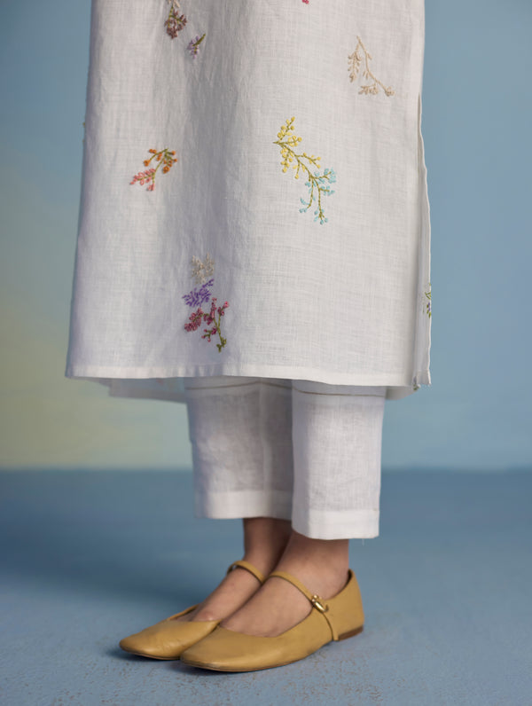 Emra Hand-Embroidered Linen Kurta - White