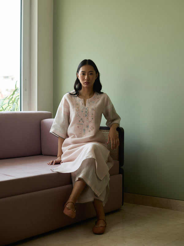 Vira Hand-Emboidered Linen Kurta - Blush