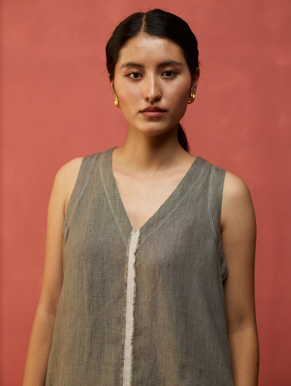Rohe Sleeveless Linen Kurta Set - Grey