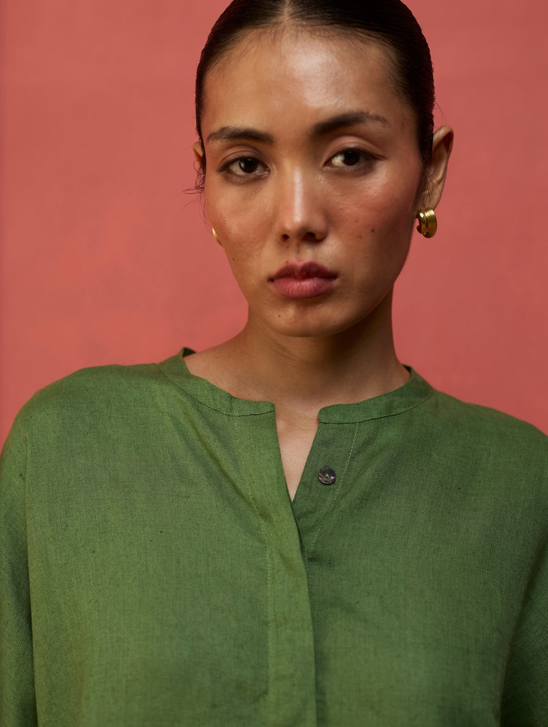 Sumire Curved Hem Linen Top - Fern Green
