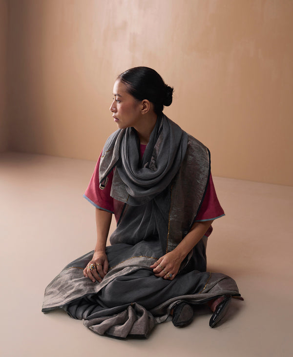 Zana Metallic Handloom Linen Saree - Metallic Grey
