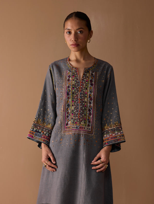 Mahra Hand-Embroidered Linen Kurta - Metallic Grey