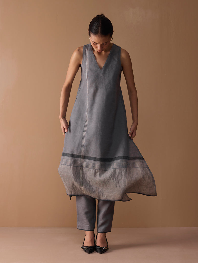 Noor Sleeveless Kurta Set - Metallic Grey