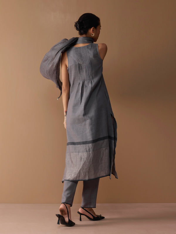 Noor Sleeveless Kurta Set - Metallic Grey