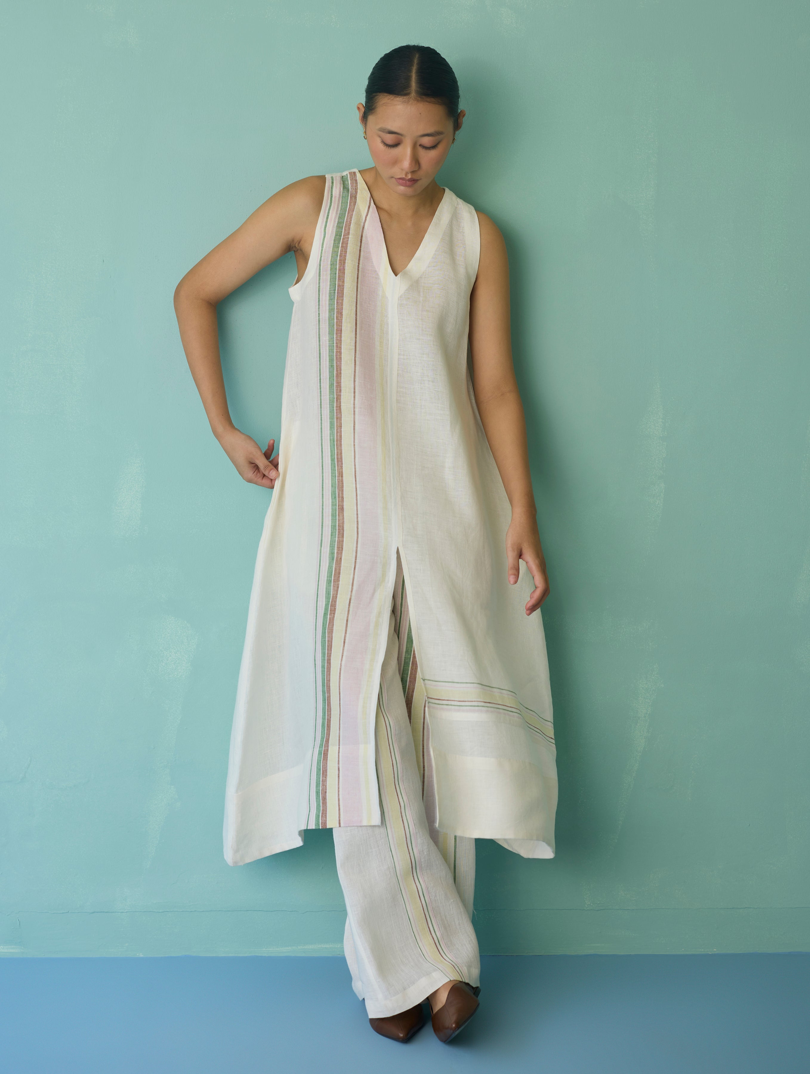 Vanya Border Linen Sleeveless Kurta Set - Ivory