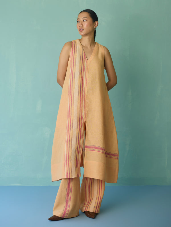 Vanya Border Linen Sleeveless Kurta - Apricot