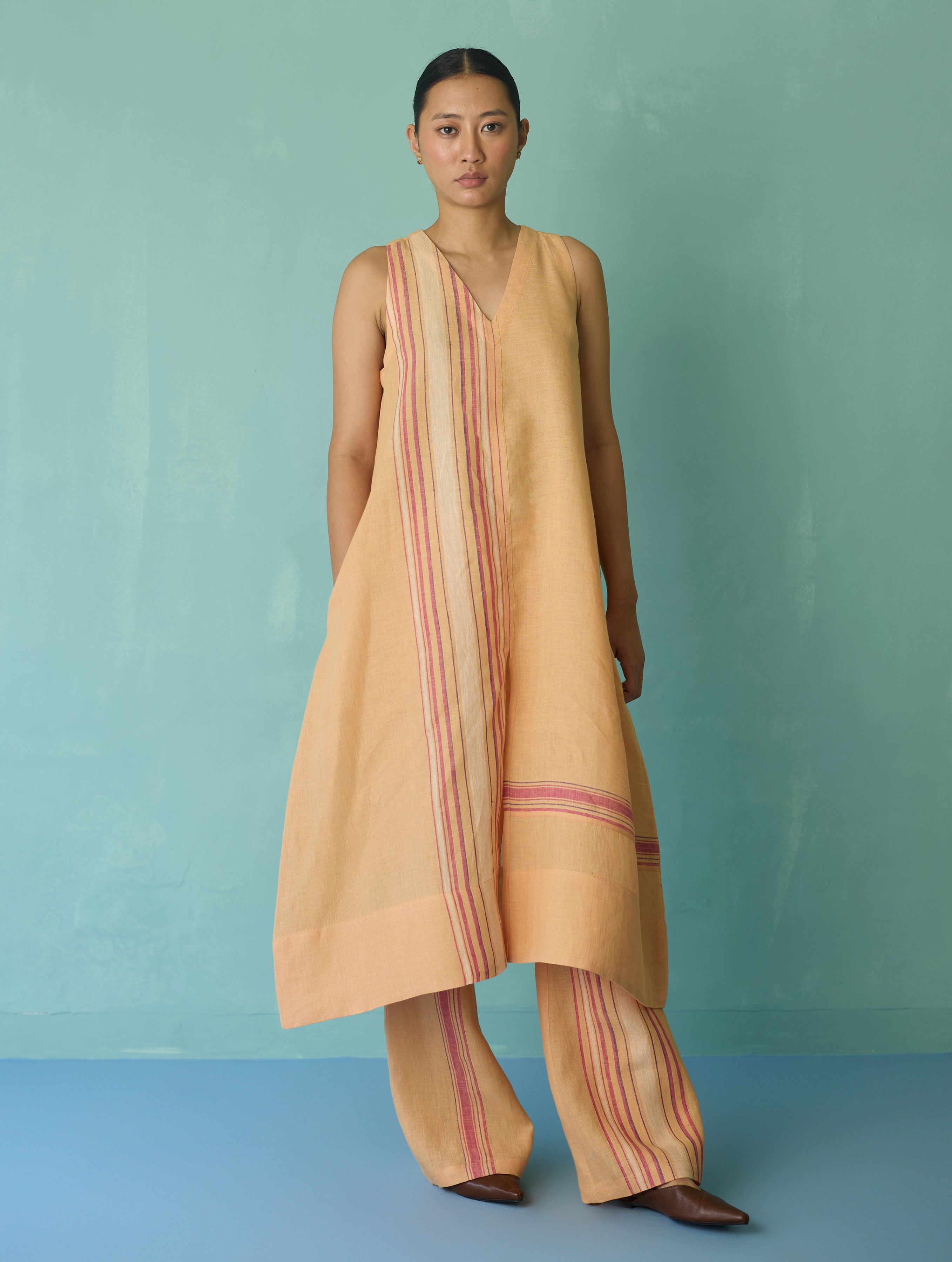 Vanya Border Linen Sleeveless Kurta Set - Apricot