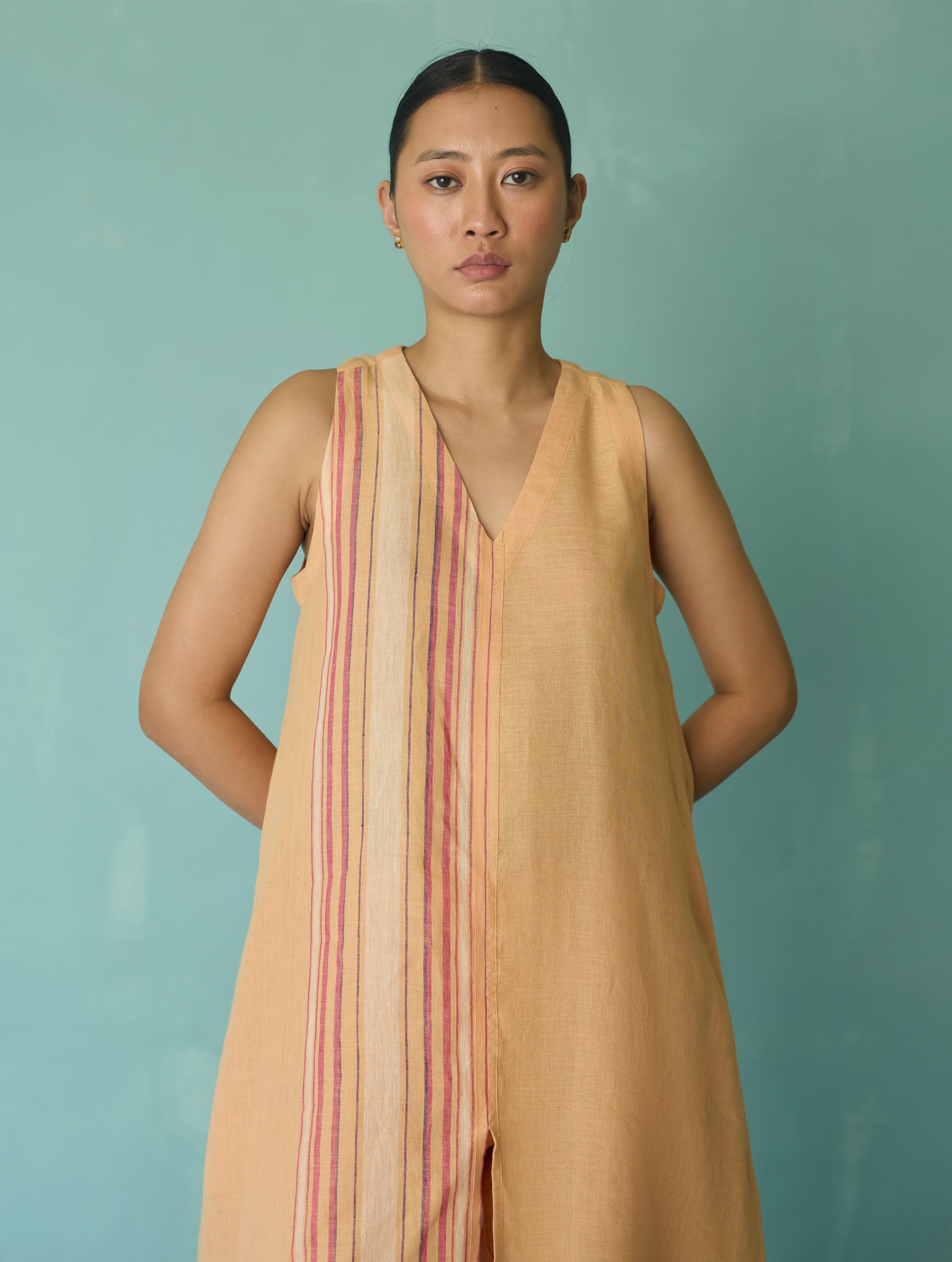 Vanya Border Linen Sleeveless Kurta Set - Apricot