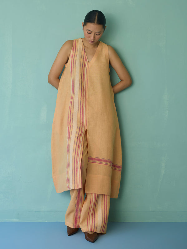 Vanya Border Linen Sleeveless Kurta - Apricot