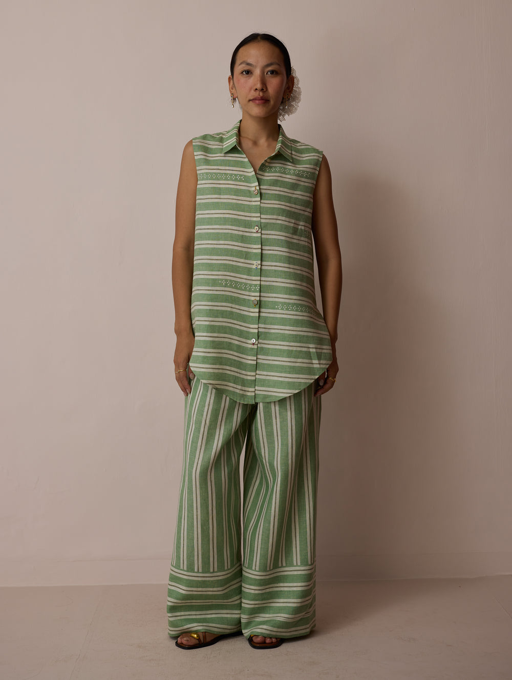 Ello Sleeveless Block-Printed Linen Shirt - Fern