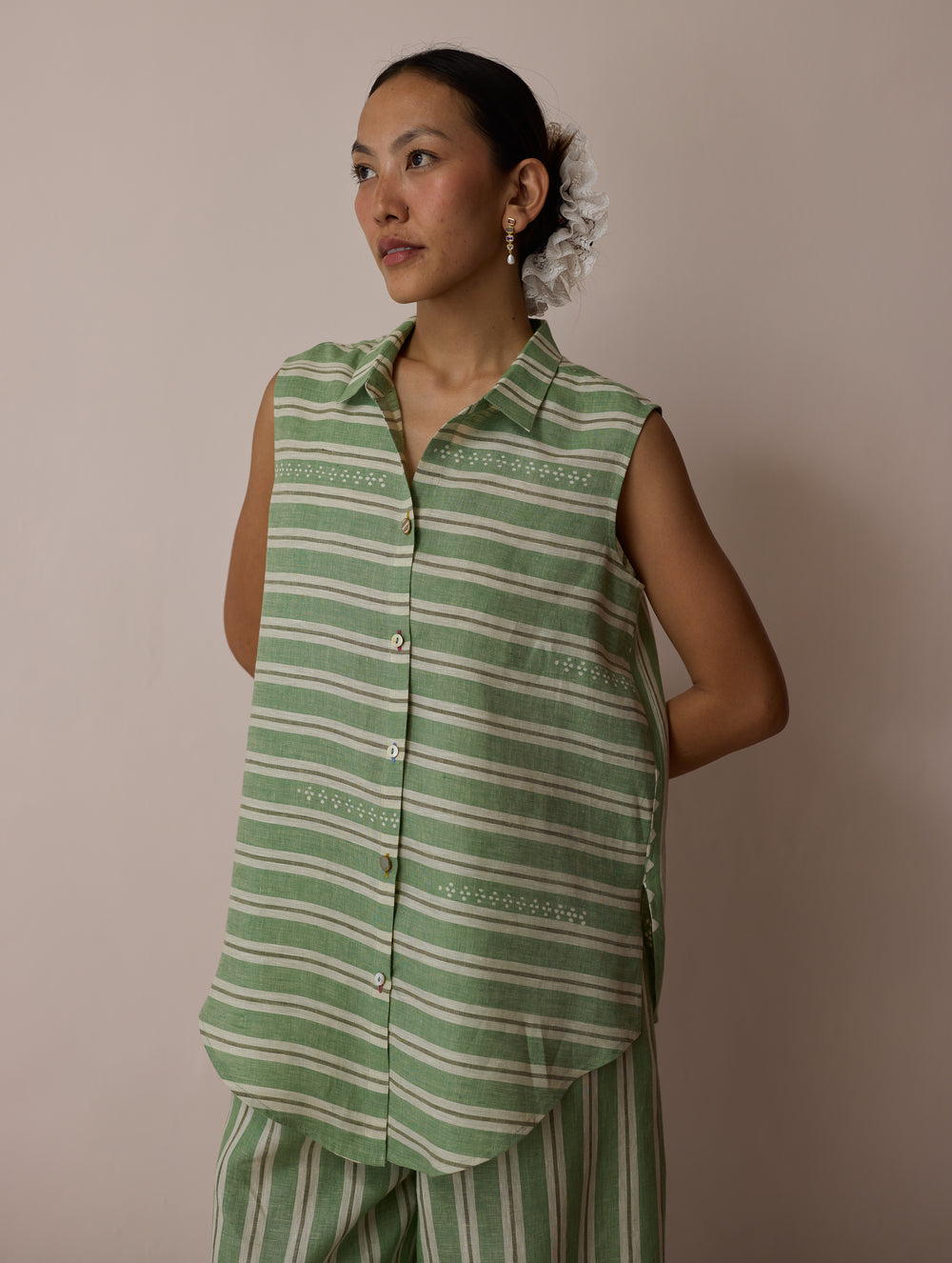 Ello Sleeveless Block-Printed Linen Shirt - Fern
