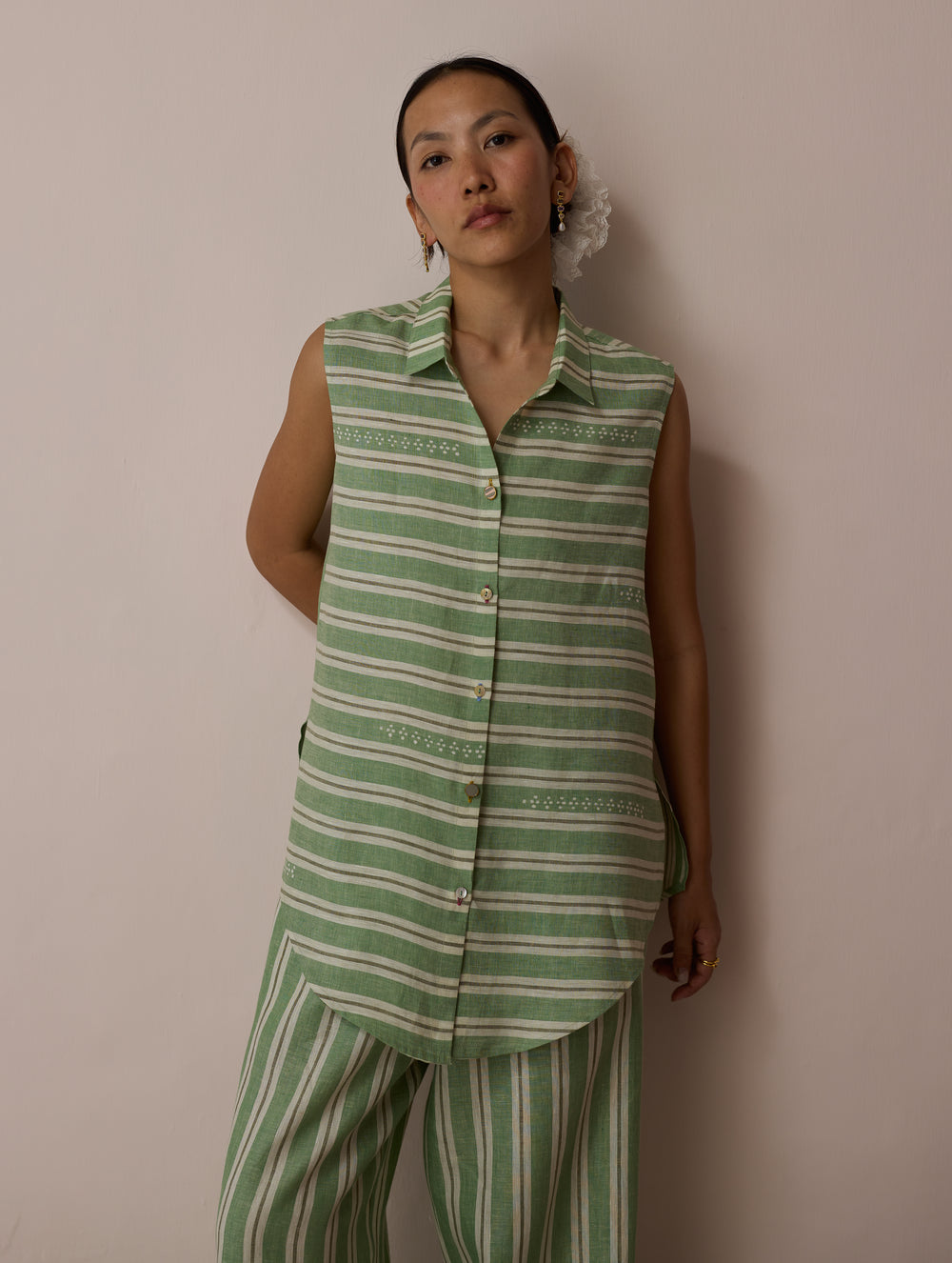 Ello Sleeveless Block-Printed Linen Shirt - Fern