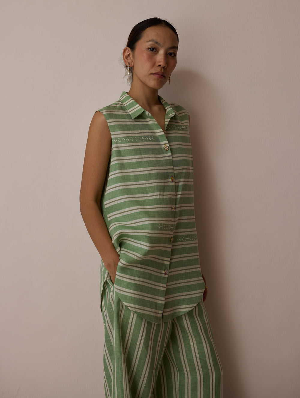 Ello Sleeveless Block-Printed Linen Shirt - Fern
