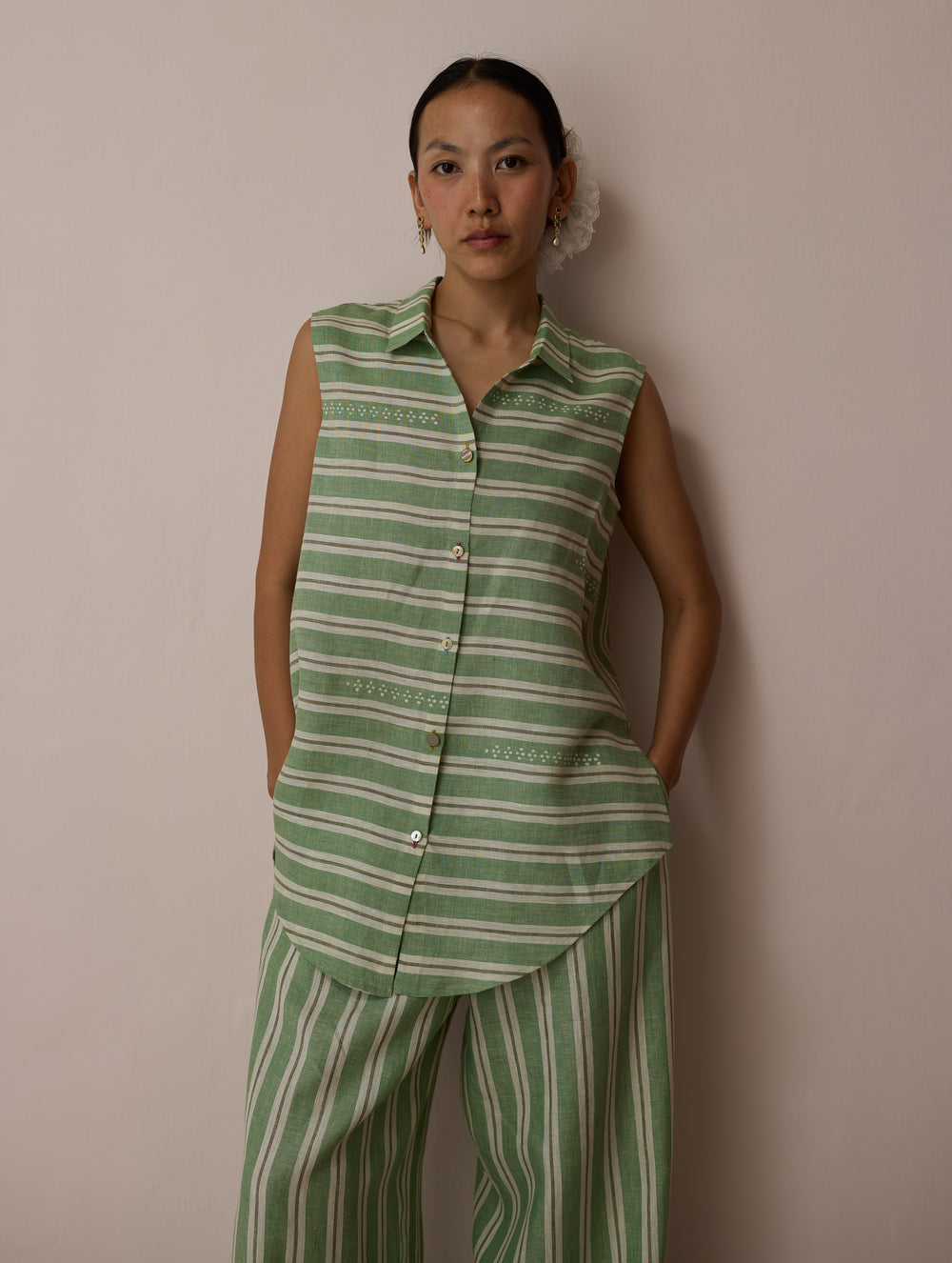 Ello Sleeveless Block-Printed Linen Shirt - Fern