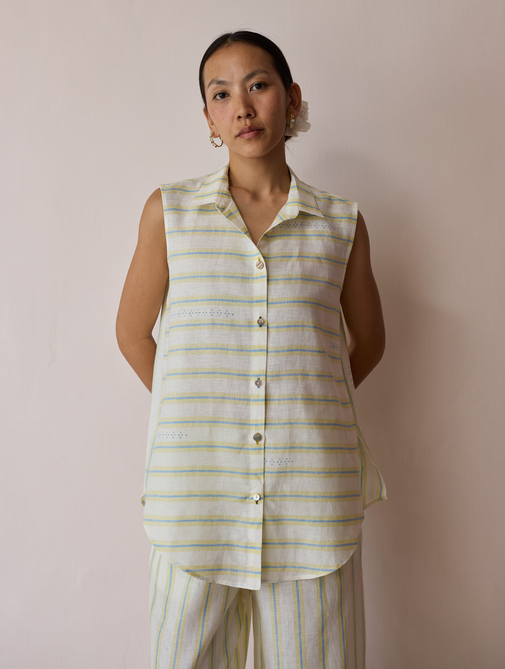 Ello Sleeveless Block-Printed Linen Shirt - Ivory