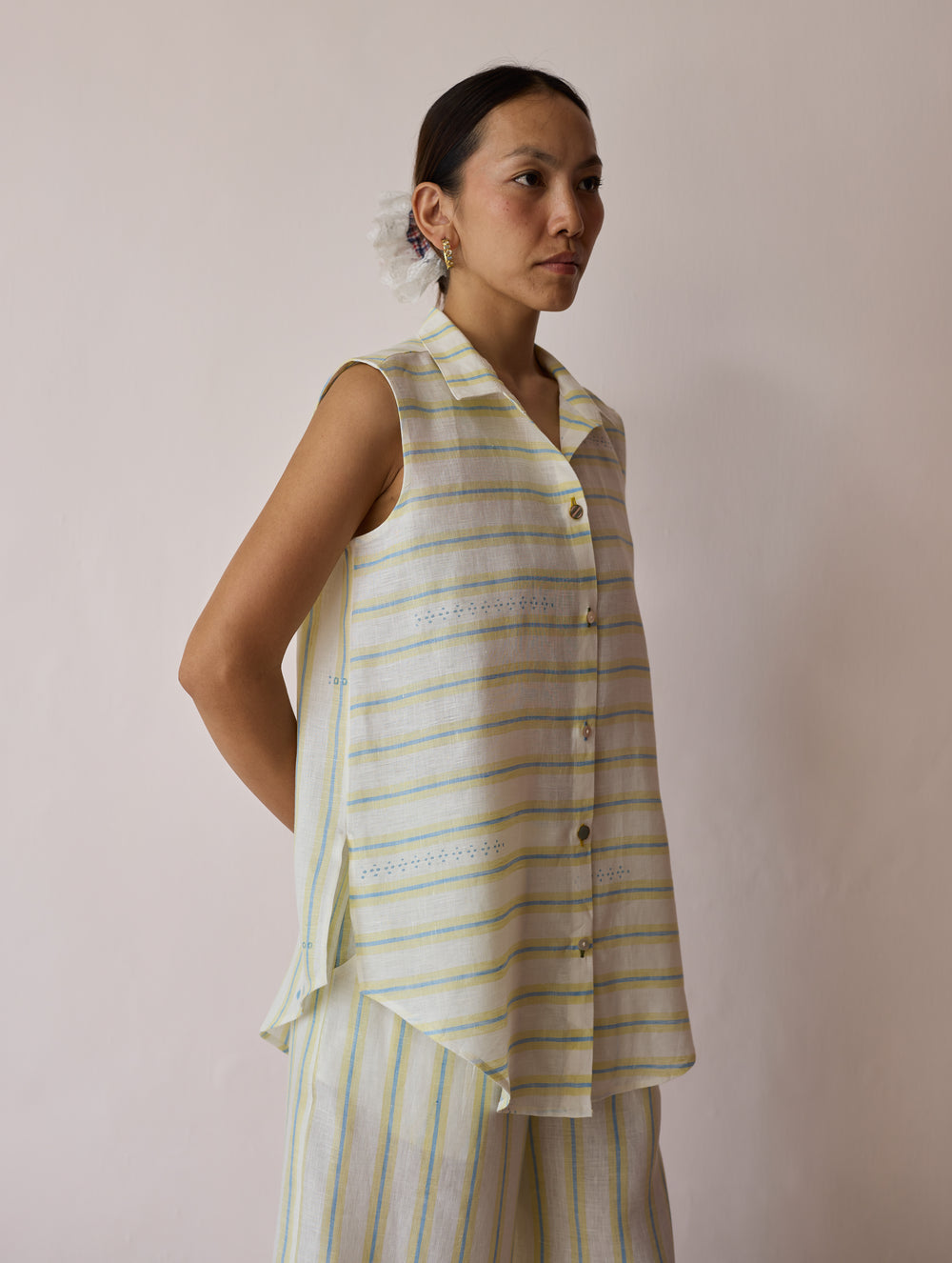 Ello Sleeveless Block-Printed Linen Shirt - Ivory