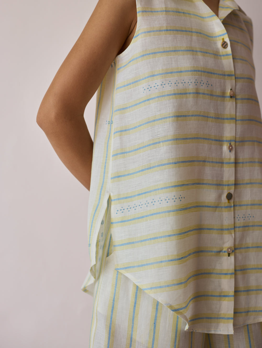 Ello Sleeveless Block-Printed Linen Shirt - Ivory