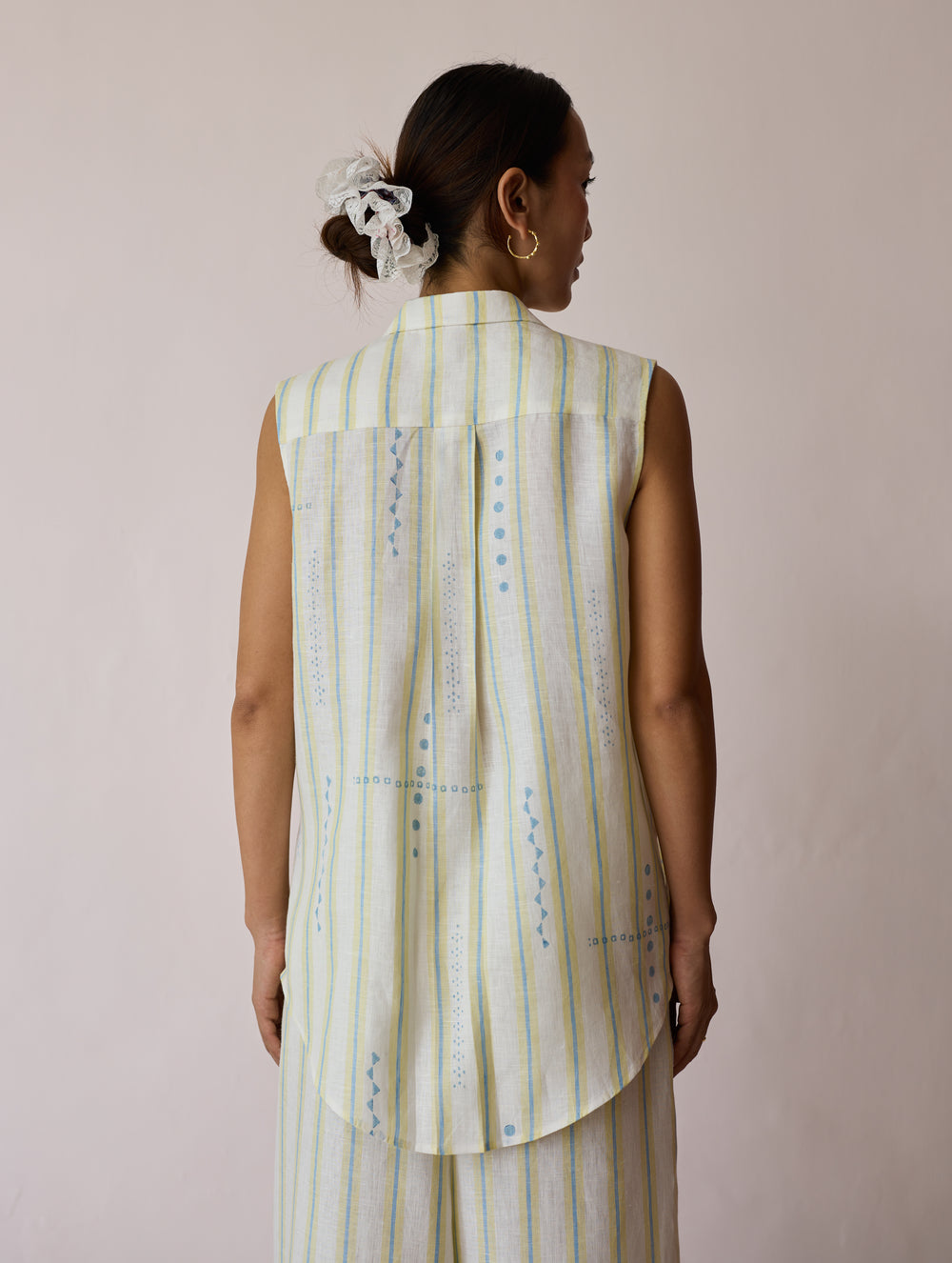 Ello Sleeveless Block-Printed Linen Shirt - Ivory