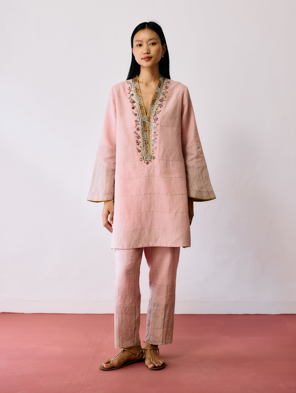 Nila Tapered Metallic Linen Pants - Pink