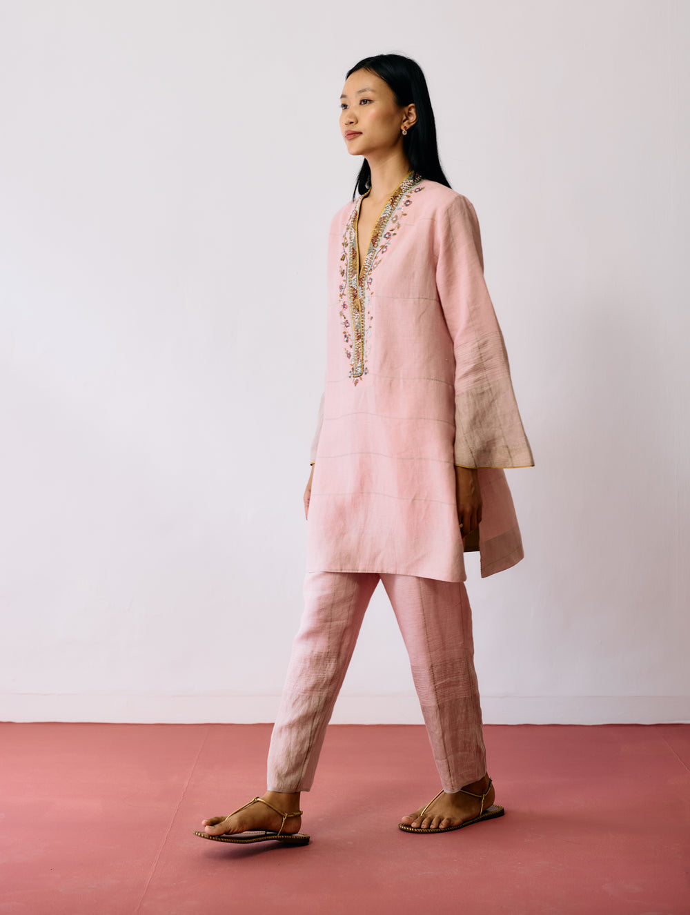Nila Tapered Metallic Linen Pants - Pink