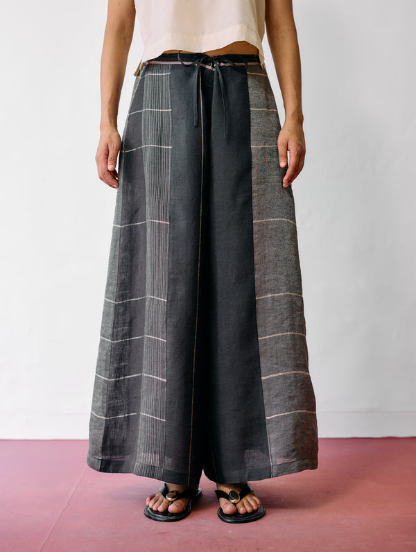 Ura Hand-Embroidered Metallic Linen Kurta Set - Charcoal