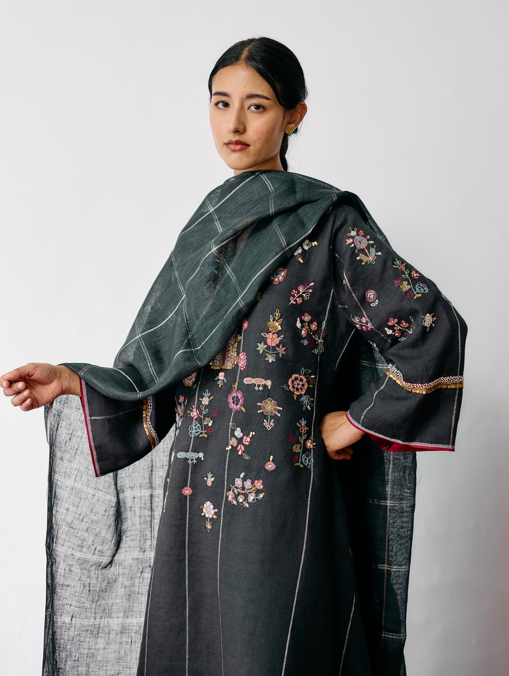 Ura Hand-Embroidered Metallic Linen Kurta Set - Charcoal