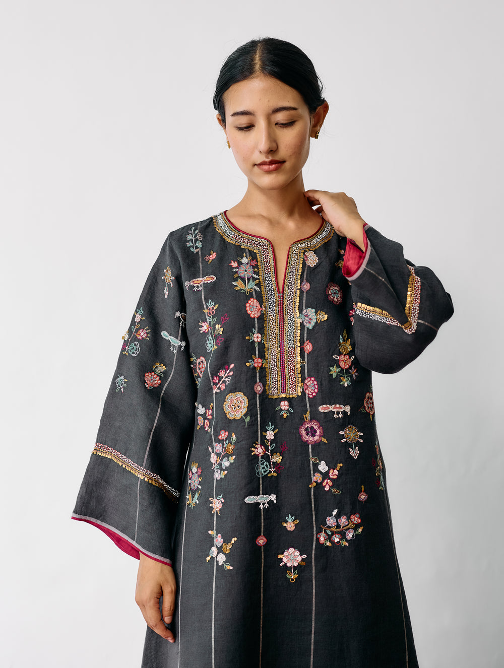 Ura Hand-Embroidered Metallic Linen Kurta - Charcoal