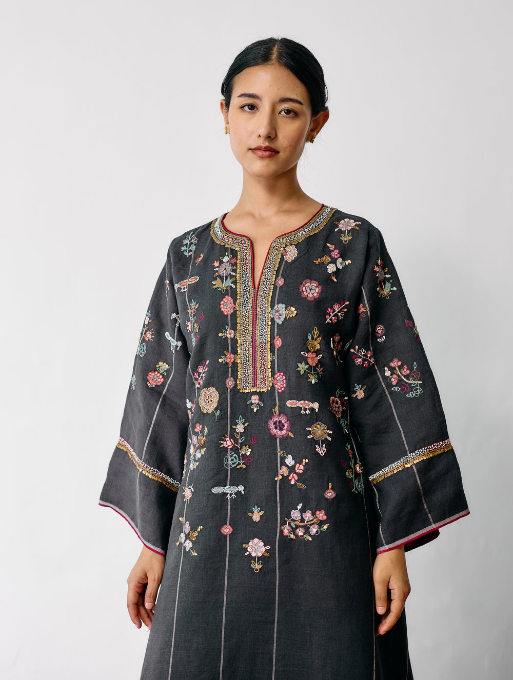 Ura Hand-Embroidered Metallic Linen Kurta Set - Charcoal