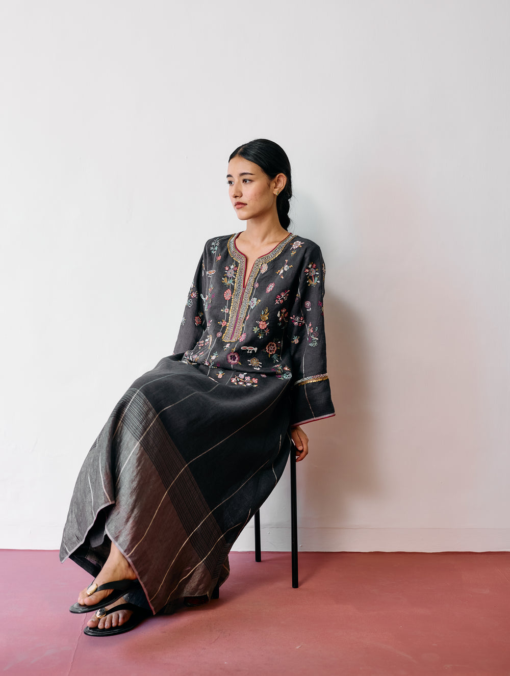 Ura Hand-Embroidered Metallic Linen Kurta - Charcoal
