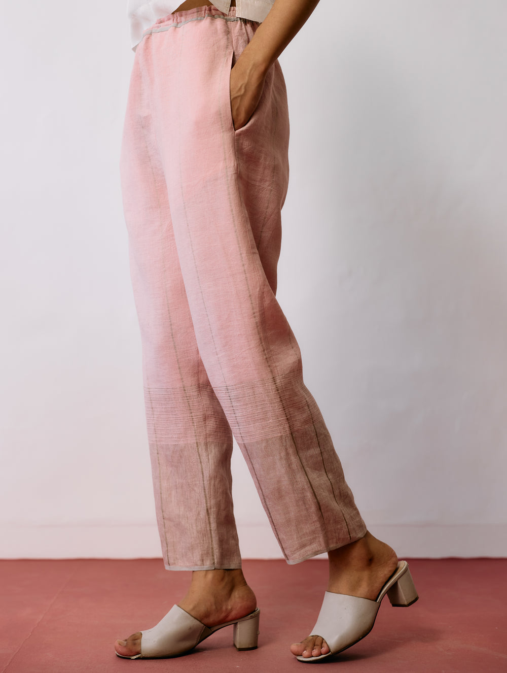 Nila Tapered Metallic Linen Pants - Pink