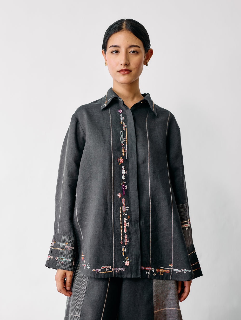 Hanat Hand-Embroidered Bird Shirt - Charcoal