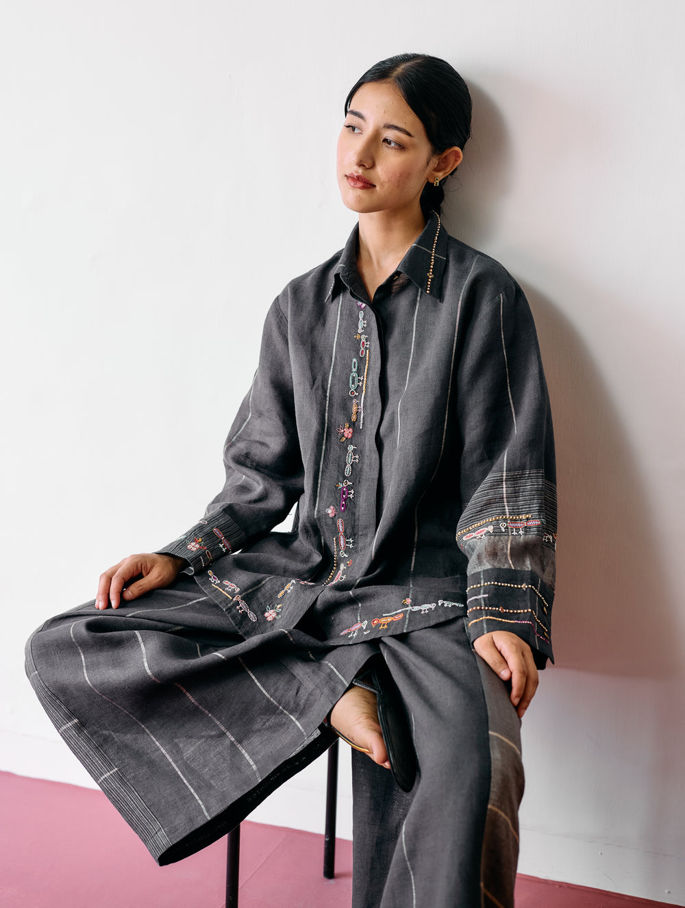 Hanat Hand-Embroidered Bird Shirt - Charcoal