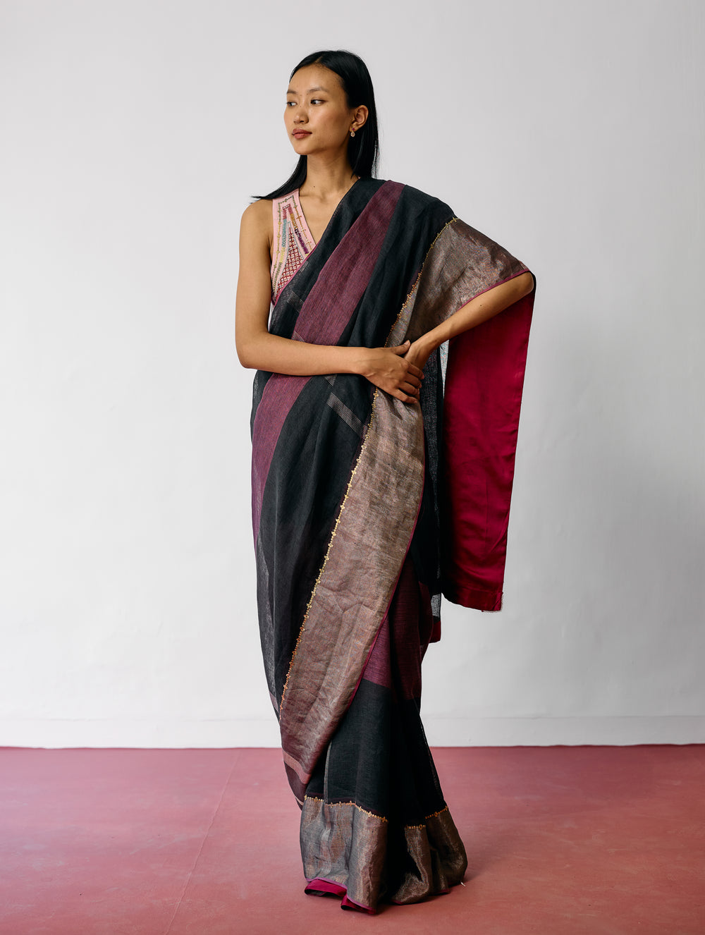 Afra Metallic Handloom Linen Saree - Metallic Charcoal