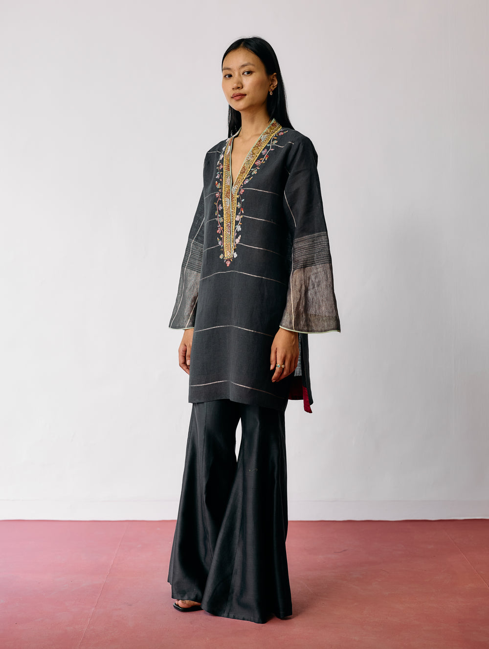 Naar Hand-Embroidered Metallic Kurta Set - Charcoal