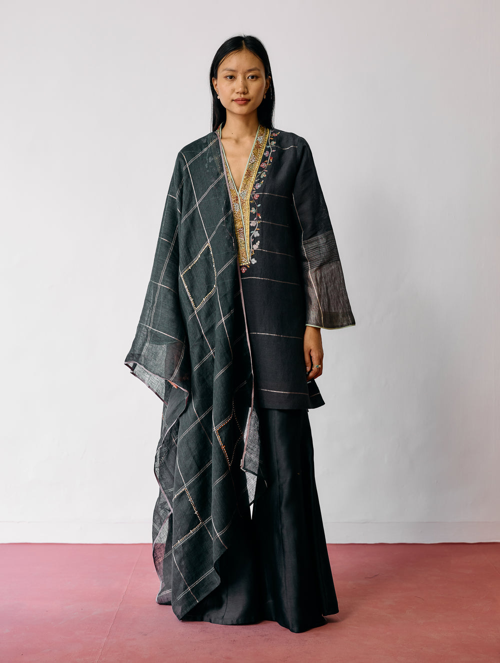 Naar Hand-Embroidered Metallic Kurta Set - Charcoal