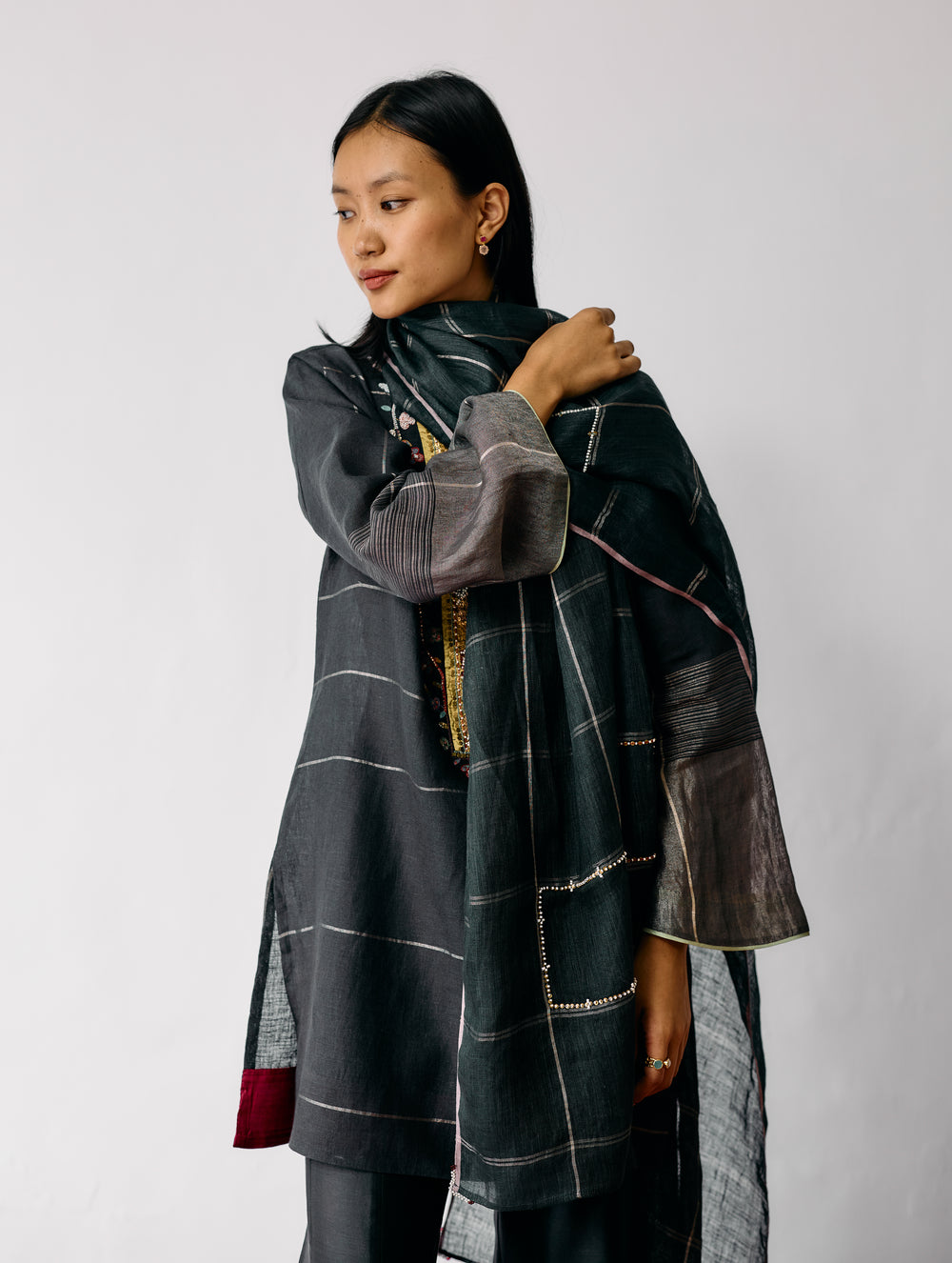 Naar Hand-Embroidered Metallic Kurta Set - Charcoal