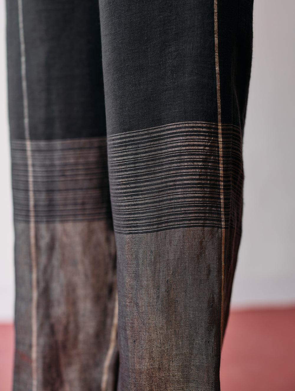 Nila Tapered Metallic Linen Pants - Charcoal