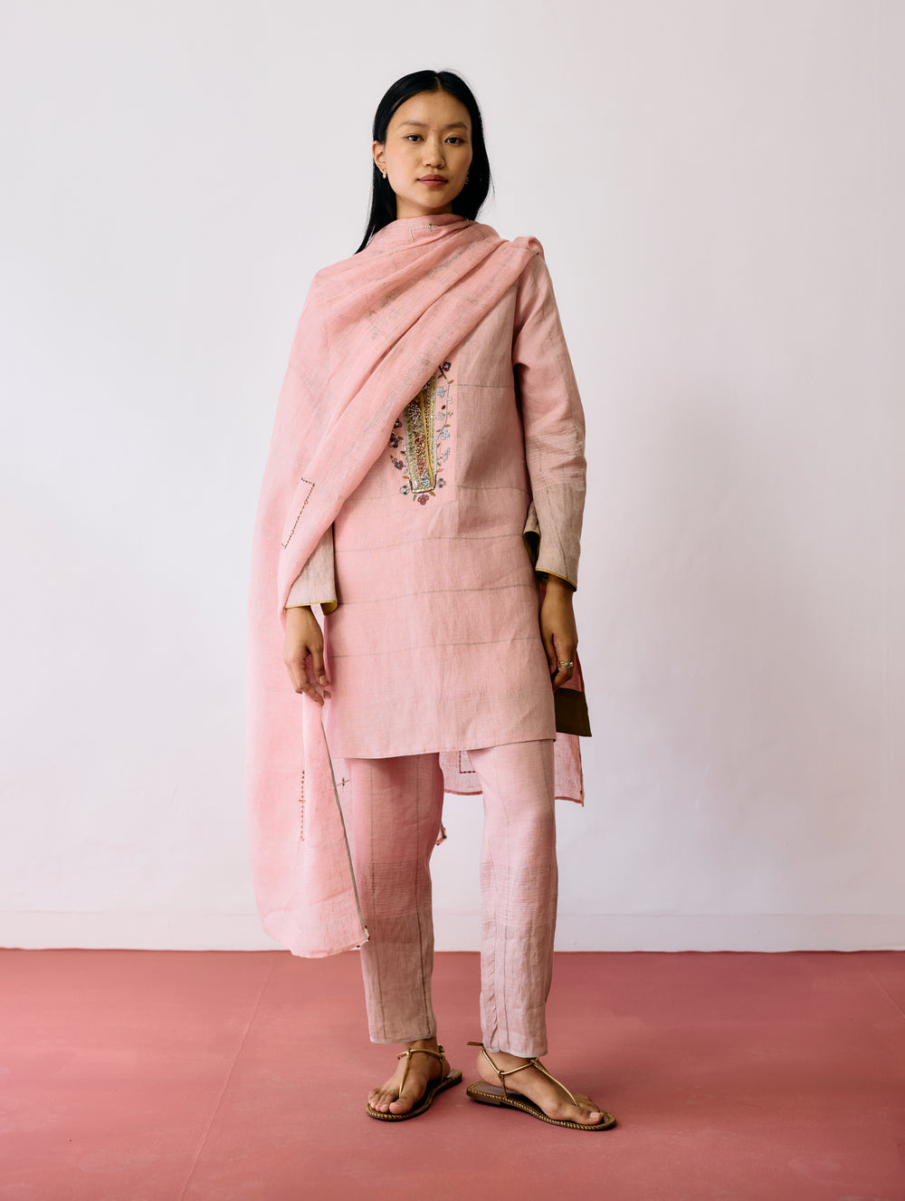Nila Tapered Metallic Linen Pants - Pink