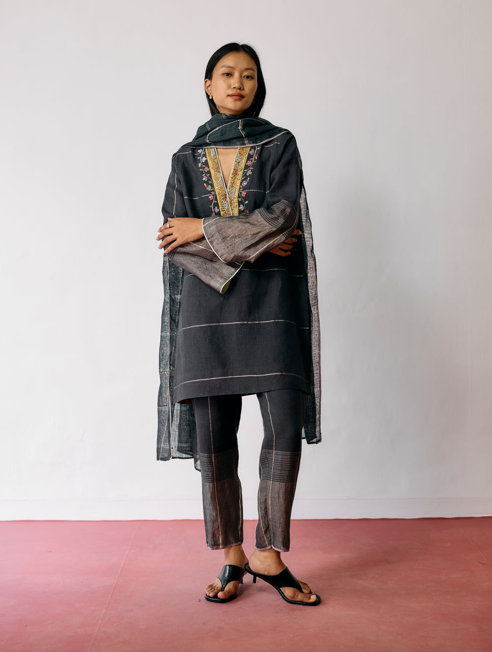 Nila Tapered Metallic Linen Pants - Charcoal