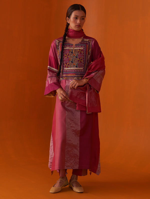Sehar Hand-Embroidered Kurta Set - Fuchsia Rose