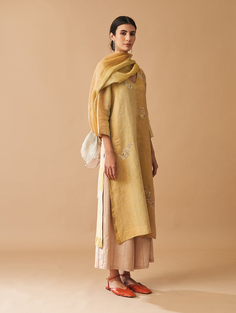 Fara Embroidered Kurta Set